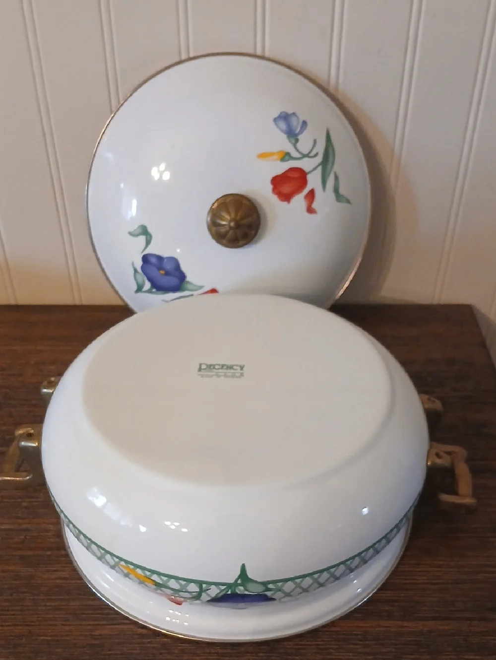 Vintage Regency Club Enamelware Pot &Lid Floral Print Brass Handles